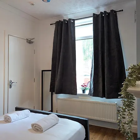Modern Double W Private Bath & Free Parking Prázdninový dům York