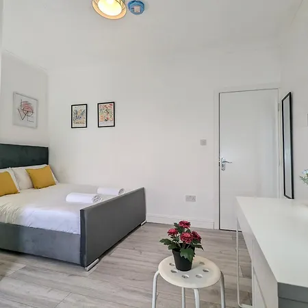 Modern Double W Private Bath & Free Parking Prázdninový dům York