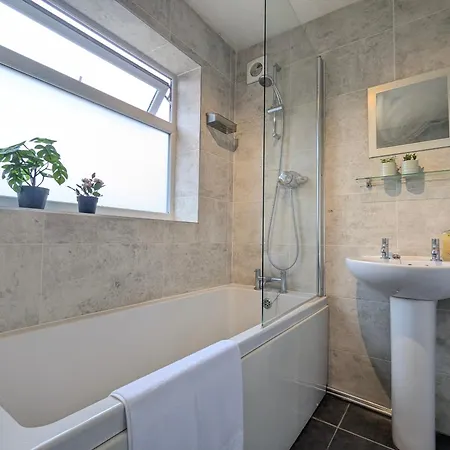 Modern Double W Private Bath & Free Parking Prázdninový dům York