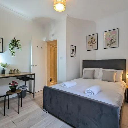 Modern Double W Private Bath & Free Parking *