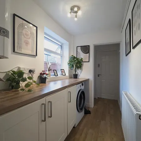 Semesterbostad Modern Double W Private Bath & Free Parking *