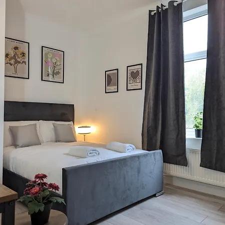 Modern Double W Private Bath & Free Parking York