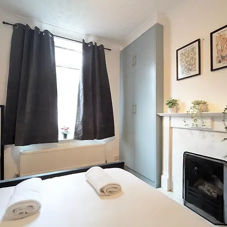 Modern Double W Private Bath & Free Parking York