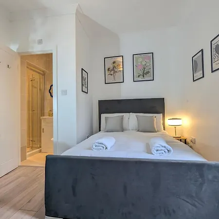 Modern Double W Private Bath & Free Parking