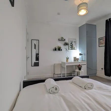 Modern Double W Private Bath & Free Parking * ヨーク