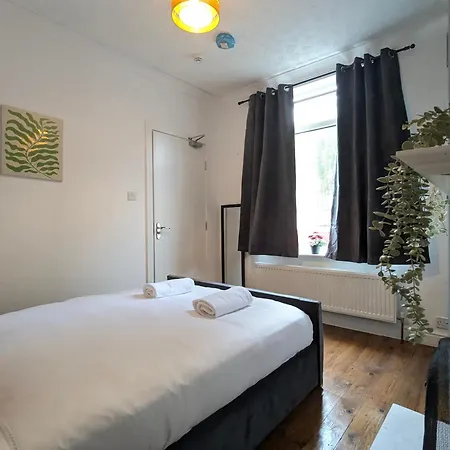 Modern Double W Private Bath & Free Parking *