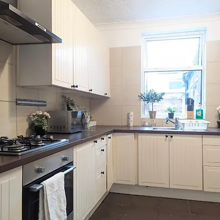 Modern Double W Private Bath & Free Parking