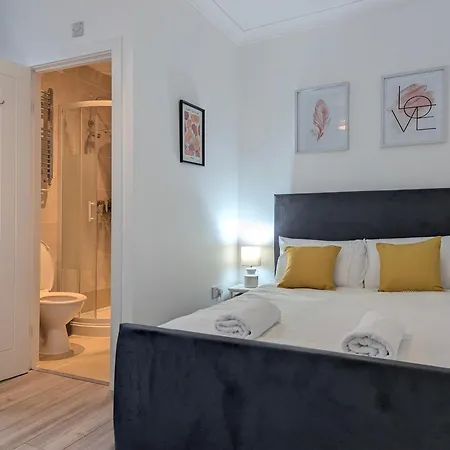 Modern Double W Private Bath & Free Parking