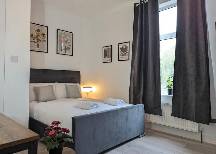 Modern Double W Private Bath & Free Parking York