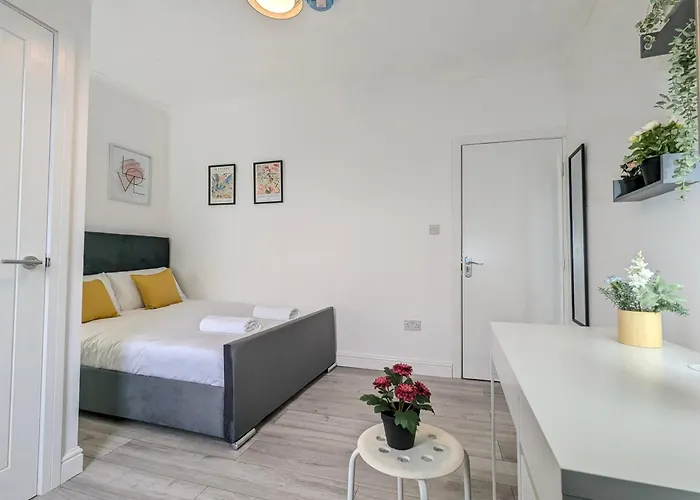 Modern Double W Private Bath & Free Parking Hébergement de vacances York