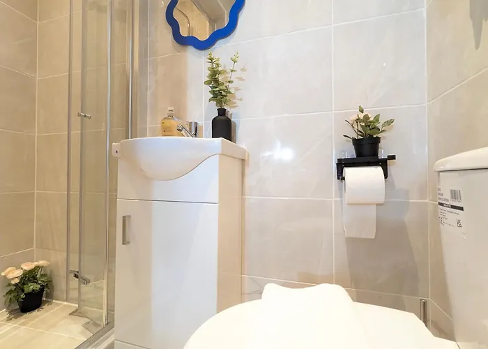 Modern Double W Private Bath & Free Parking