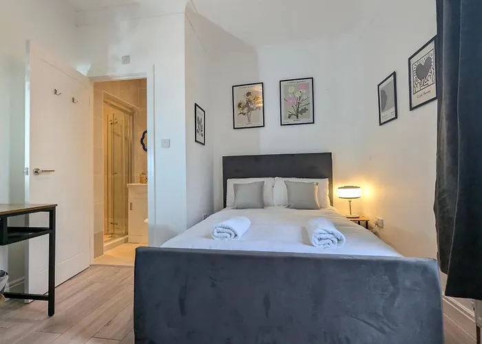 Modern Double W Private Bath & Free Parking