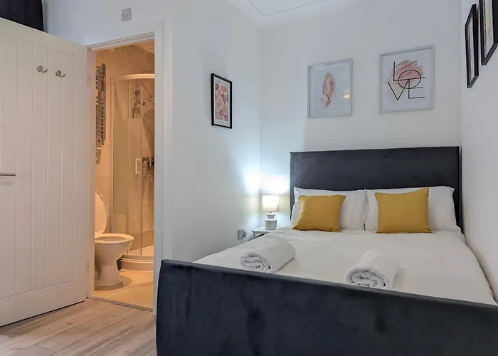 Modern Double W Private Bath & Free Parking