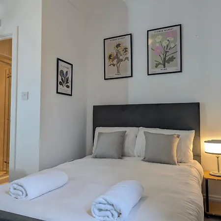 Modern Double W Private Bath & Free Parking