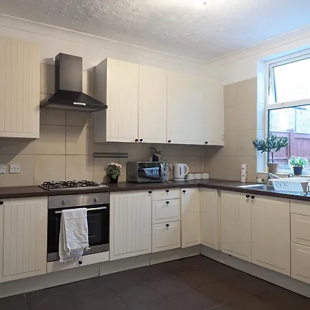Modern Double W Private Bath & Free Parking Holiday home *