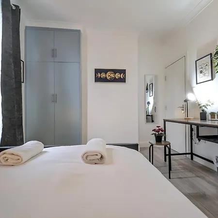 Modern Double W Private Bath & Free Parking *