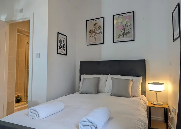 Modern Double W Private Bath & Free Parking