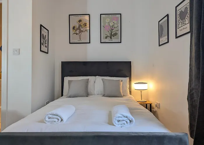 Modern Double W Private Bath & Free Parking * York