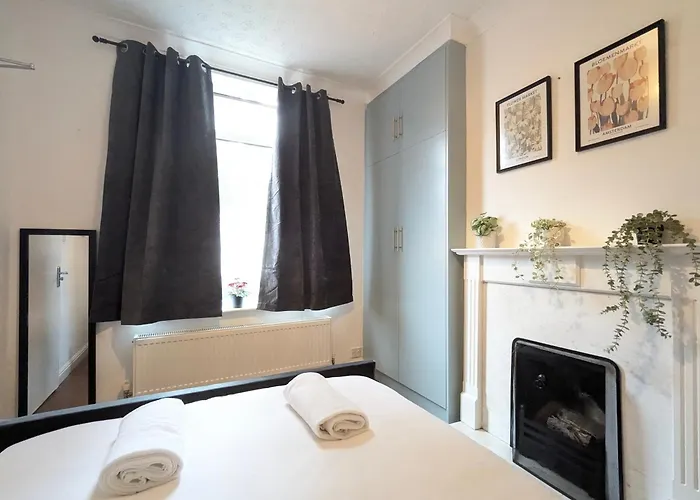 Modern Double W Private Bath & Free Parking York