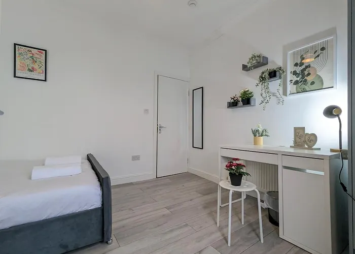 Modern Double W Private Bath & Free Parking Vakantiehuis