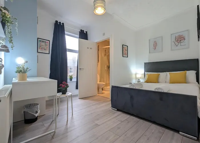 Modern Double W Private Bath & Free Parking York