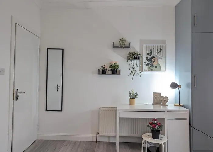 Modern Double W Private Bath & Free Parking Vakantiehuis