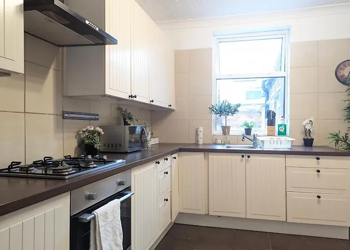 Modern Double W Private Bath & Free Parking